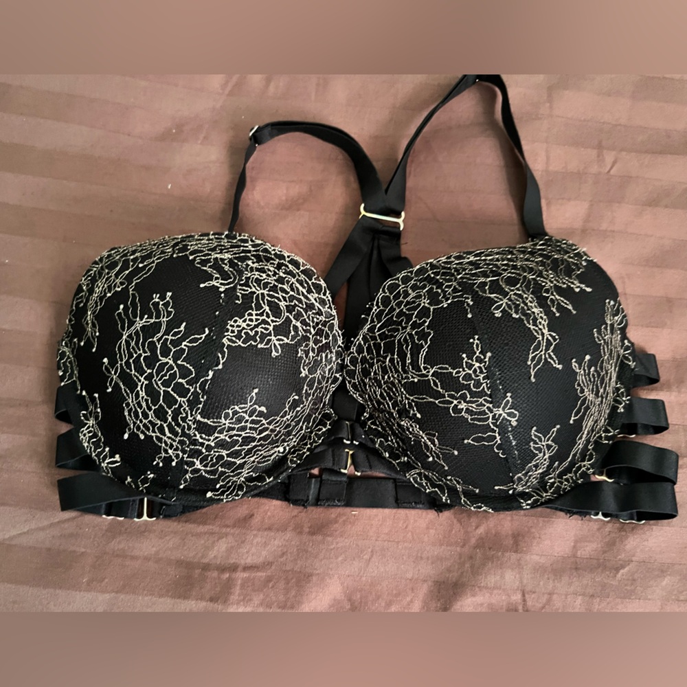 VS Very Sexy PushUp Black Lace Bra with side straps
Size 34D
EUC